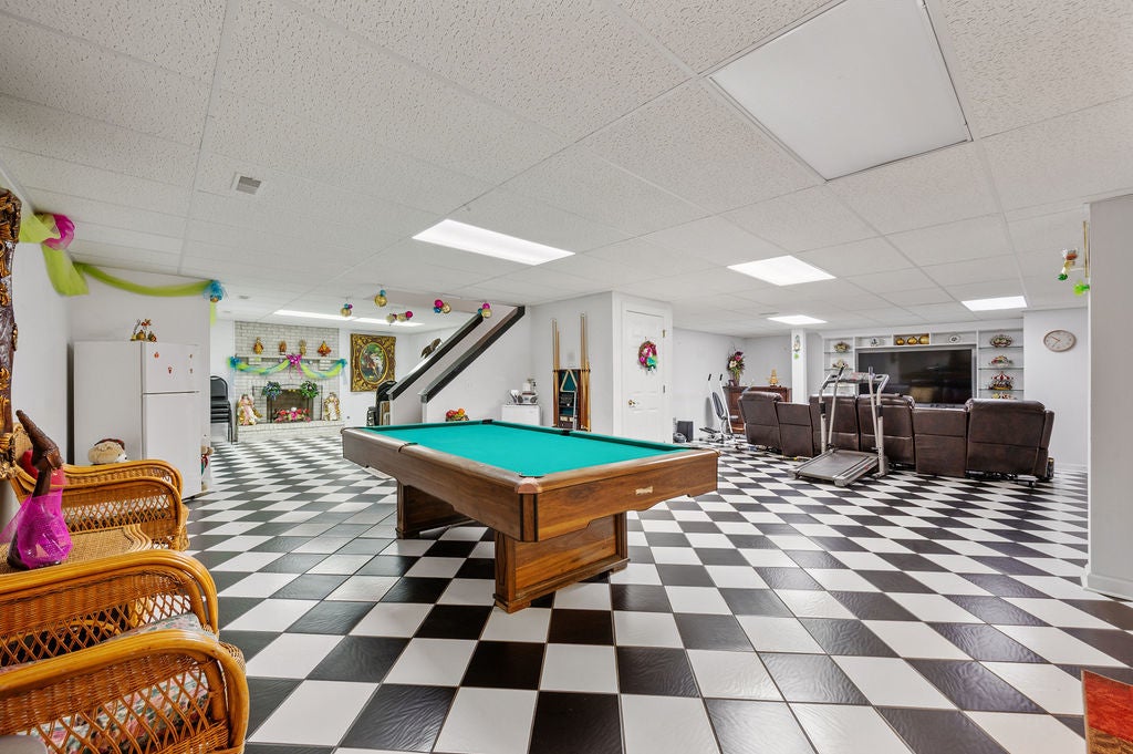 Libertyville, Illinois, 60048, United States, 4 Bedrooms Bedrooms, ,4 BathroomsBathrooms,Residential,Active,2009394