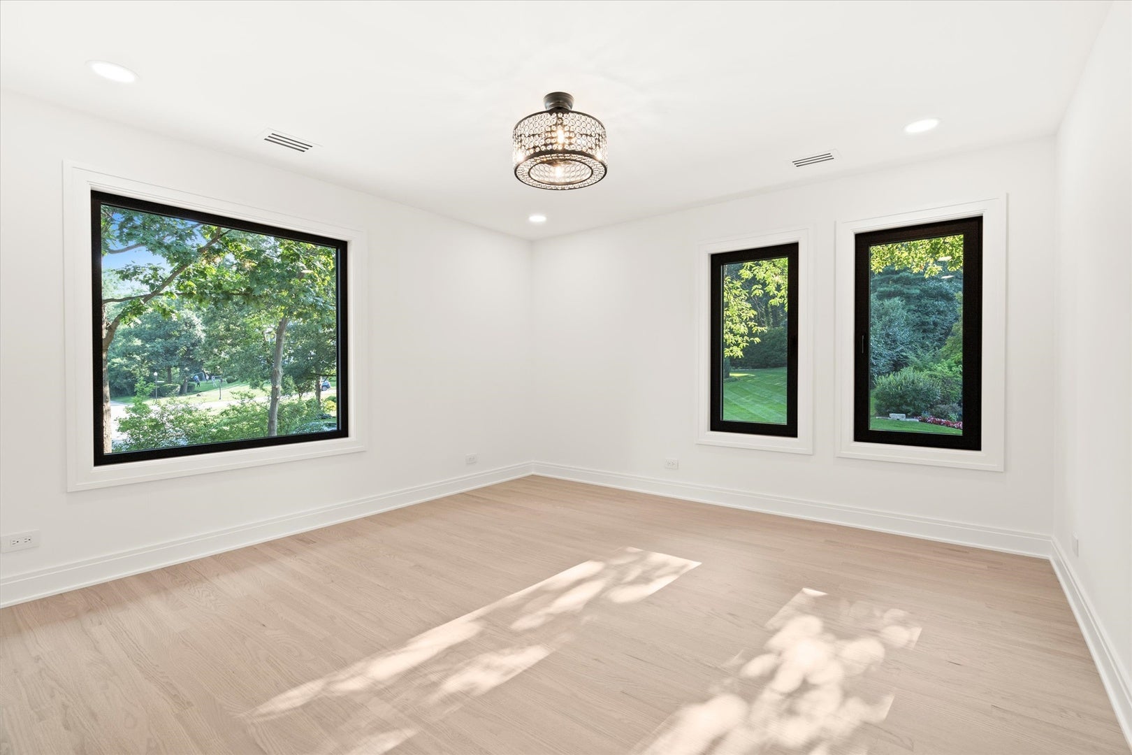 Burr Ridge, Illinois, 60527, United States, 5 Bedrooms Bedrooms, ,6 BathroomsBathrooms,Residential,Active,1927649