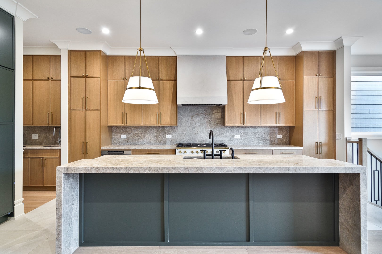 Chicago, Illinois, 60618, United States, 5 Bedrooms Bedrooms, ,5 BathroomsBathrooms,Residential,Active,2007948