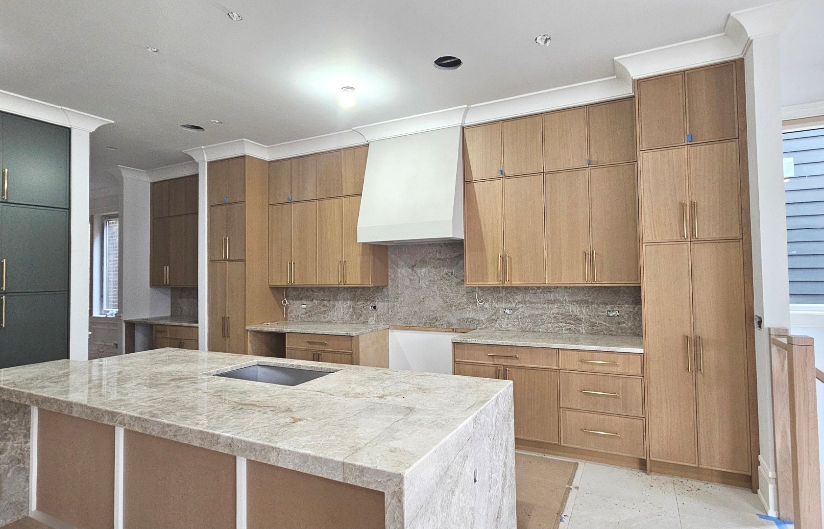 Chicago, Illinois, 60618, United States, 5 Bedrooms Bedrooms, ,5 BathroomsBathrooms,Residential,Active,1988433