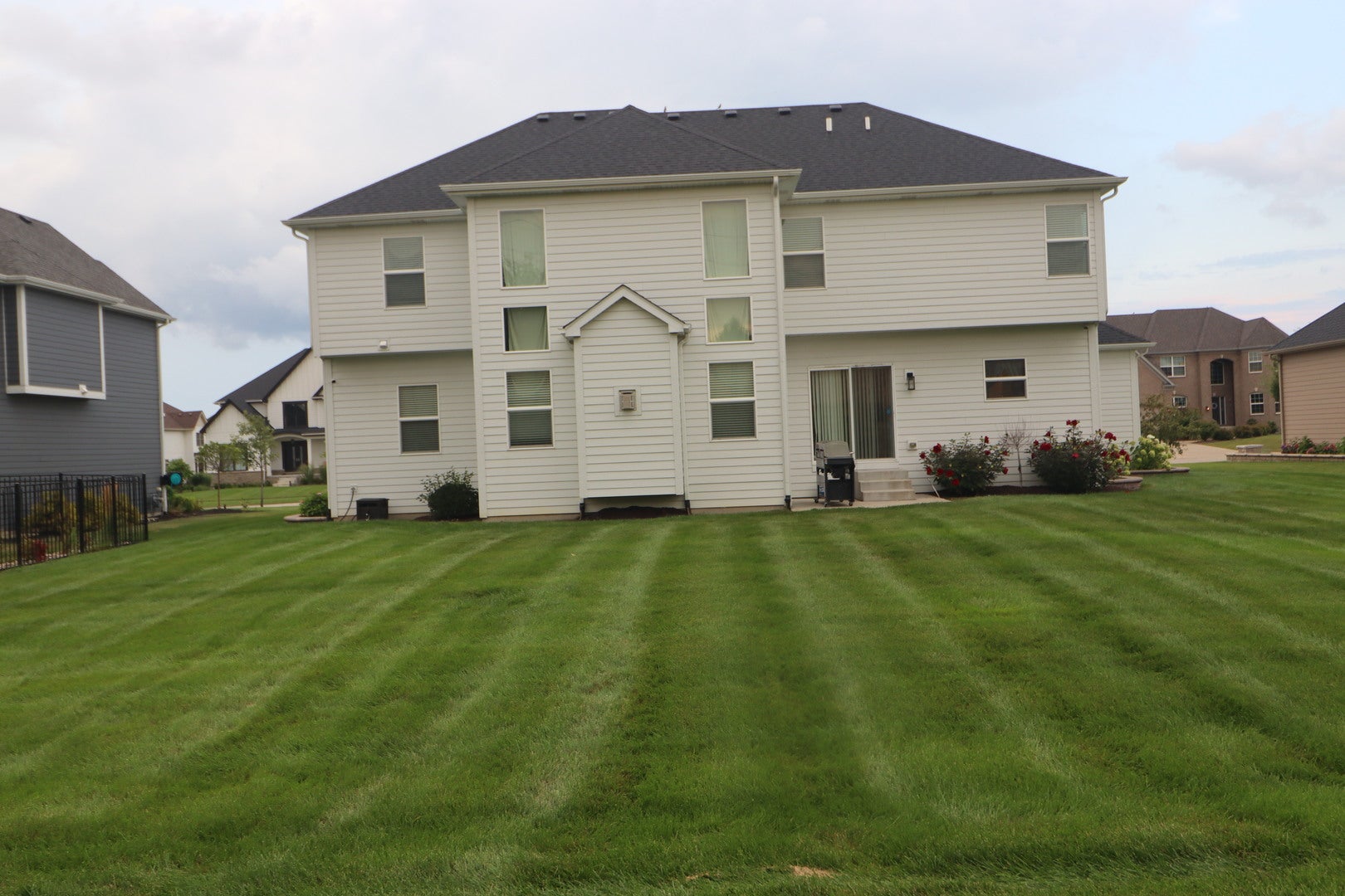 Naperville, Illinois, 60564, United States, 4 Bedrooms Bedrooms, ,3 BathroomsBathrooms,Residential,Active,1914808