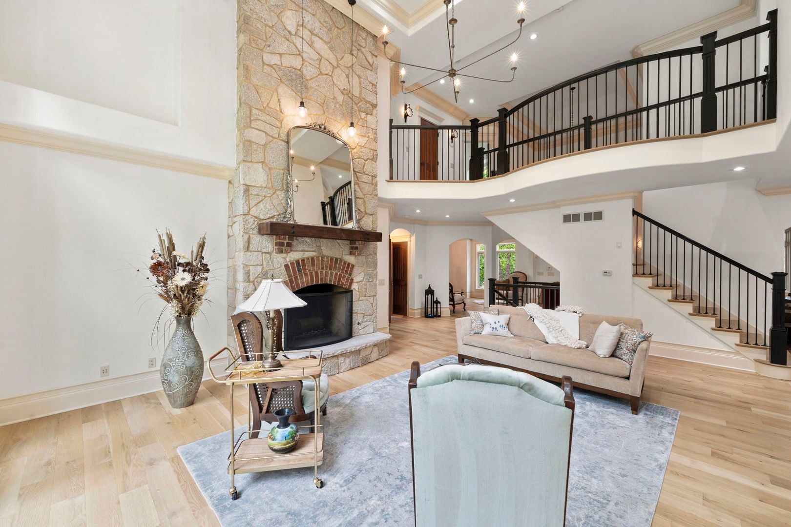 Wheaton, Illinois, 60187, United States, 6 Bedrooms Bedrooms, ,5 BathroomsBathrooms,Residential,Active,1926883