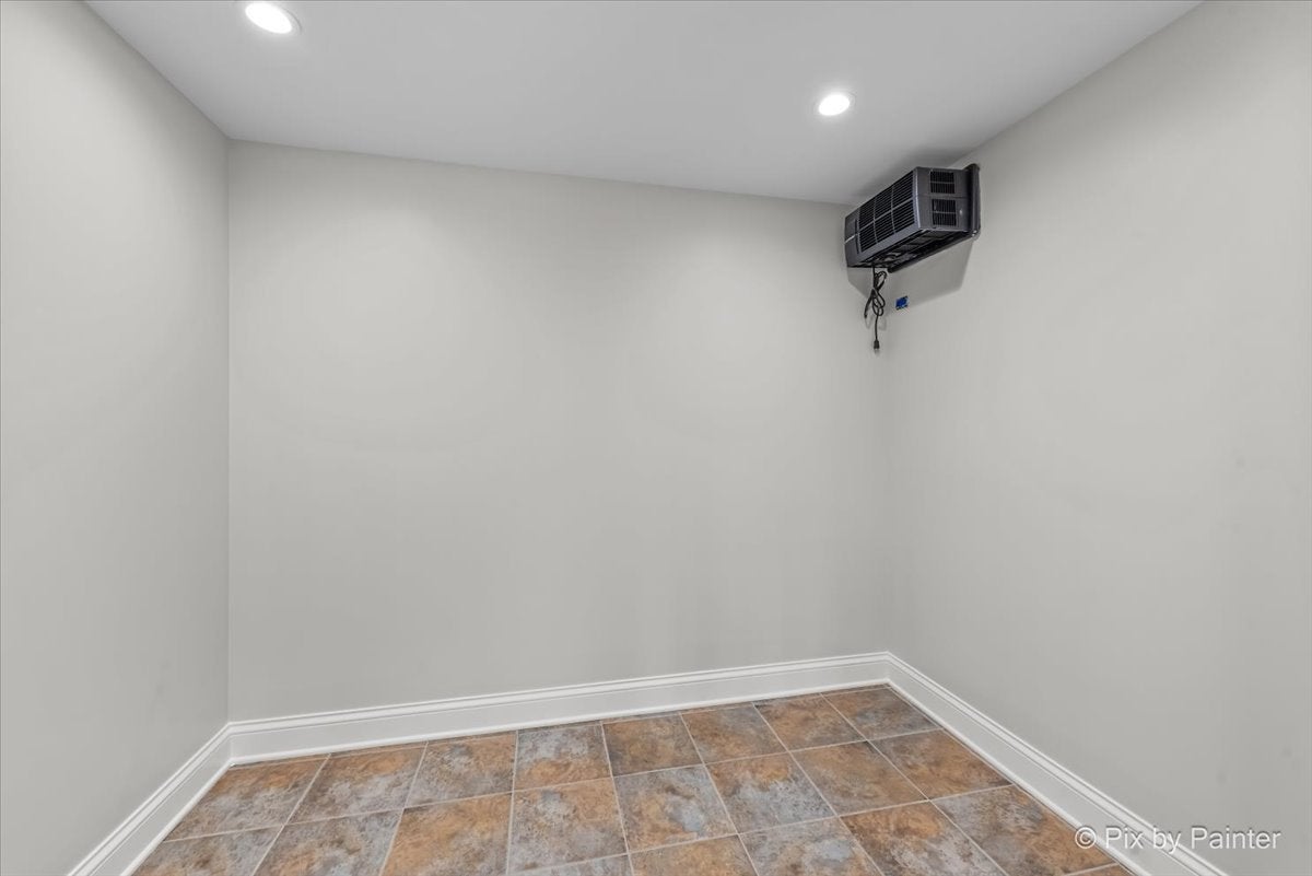 St. Charles, Illinois, 60175, United States, 5 Bedrooms Bedrooms, ,5 BathroomsBathrooms,Residential,Active,1959536