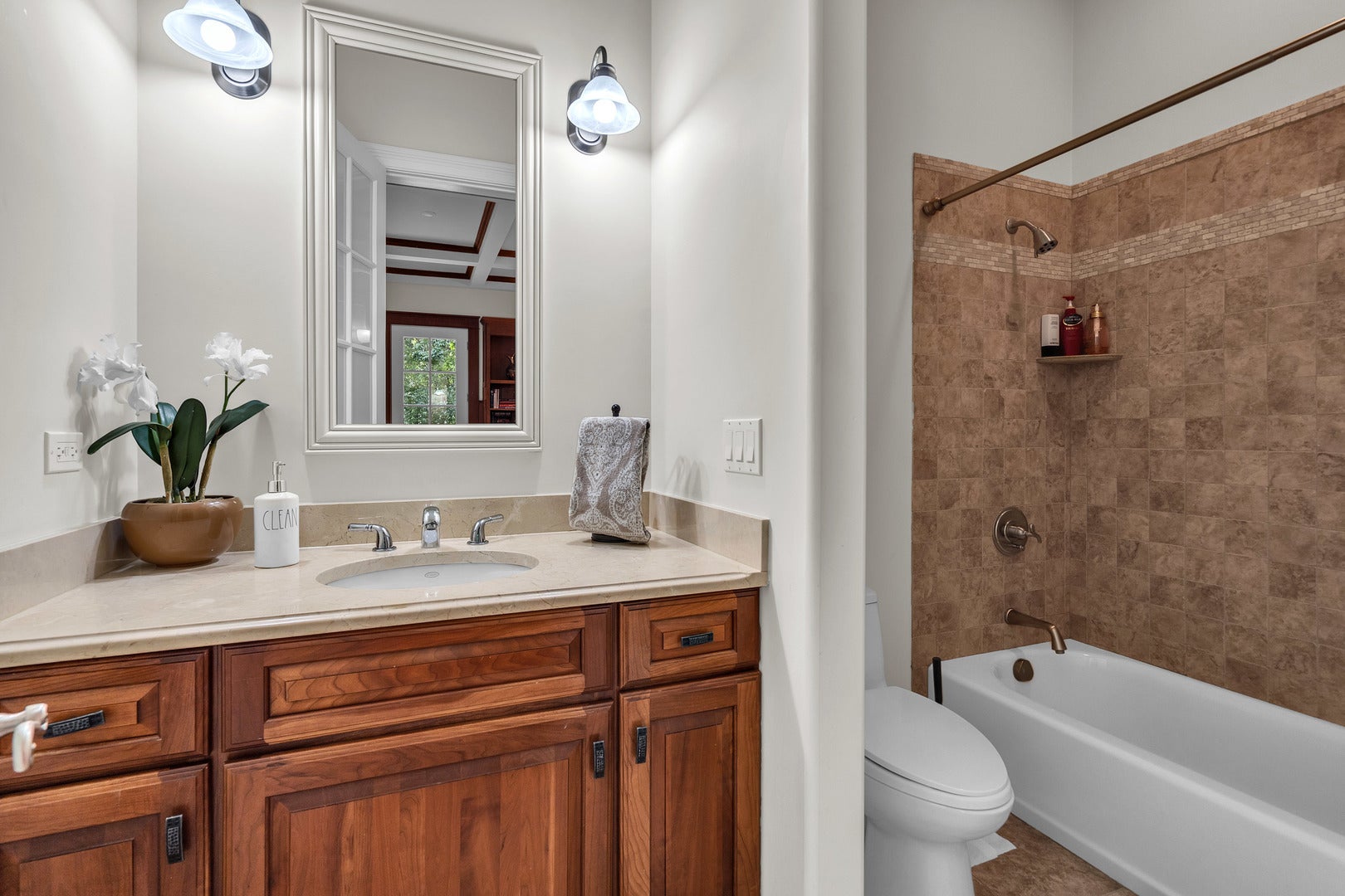 Lake Forest, Illinois, 60045, United States, 5 Bedrooms Bedrooms, ,7 BathroomsBathrooms,Residential,Active,1941347