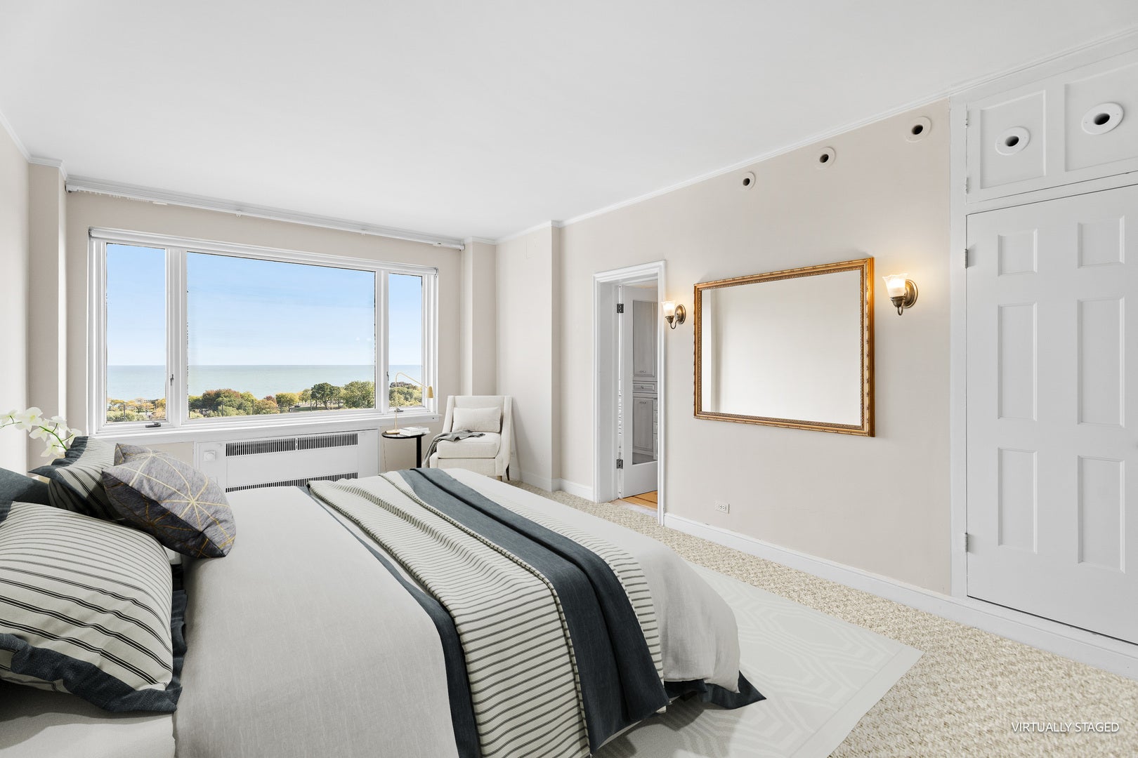 Chicago, Illinois, 60657, United States, 5 Bedrooms Bedrooms, ,4 BathroomsBathrooms,Residential,Active,1990638