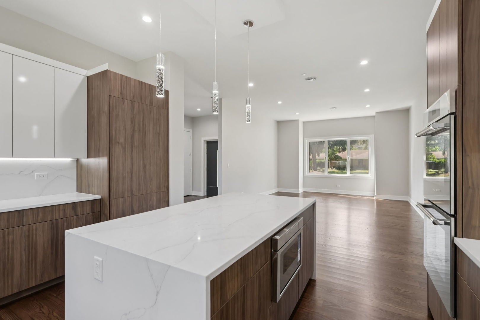 Northbrook, Illinois, 60062, United States, 6 Bedrooms Bedrooms, ,5 BathroomsBathrooms,Residential,Active,1995288