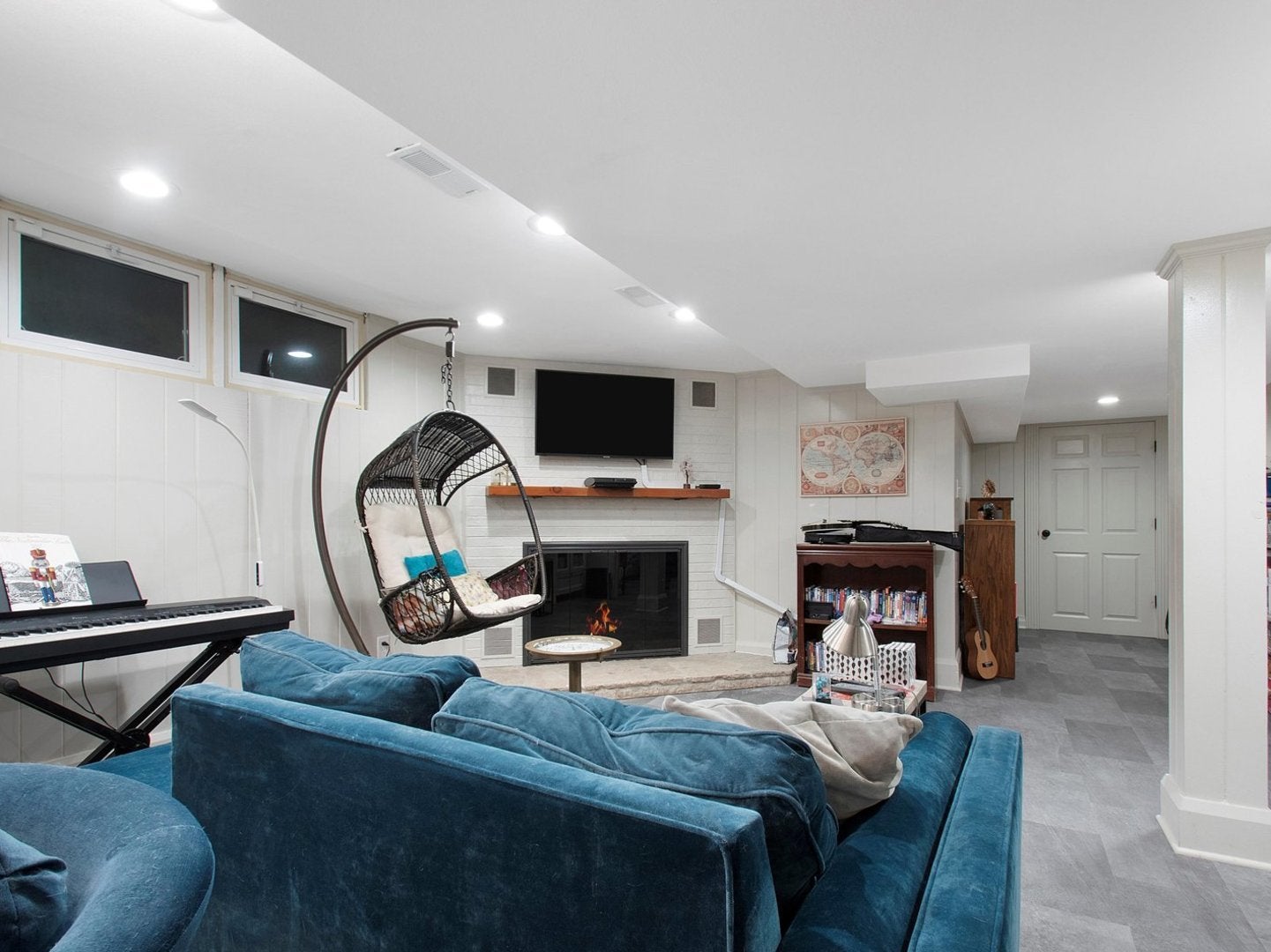 Rockford, Illinois, 61107, United States, 6 Bedrooms Bedrooms, ,7 BathroomsBathrooms,Residential,Active,1988460