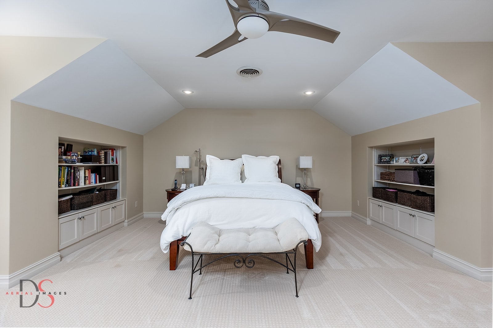 Ottawa, Illinois, 61350, United States, 4 Bedrooms Bedrooms, ,5 BathroomsBathrooms,Residential,Active,1953408