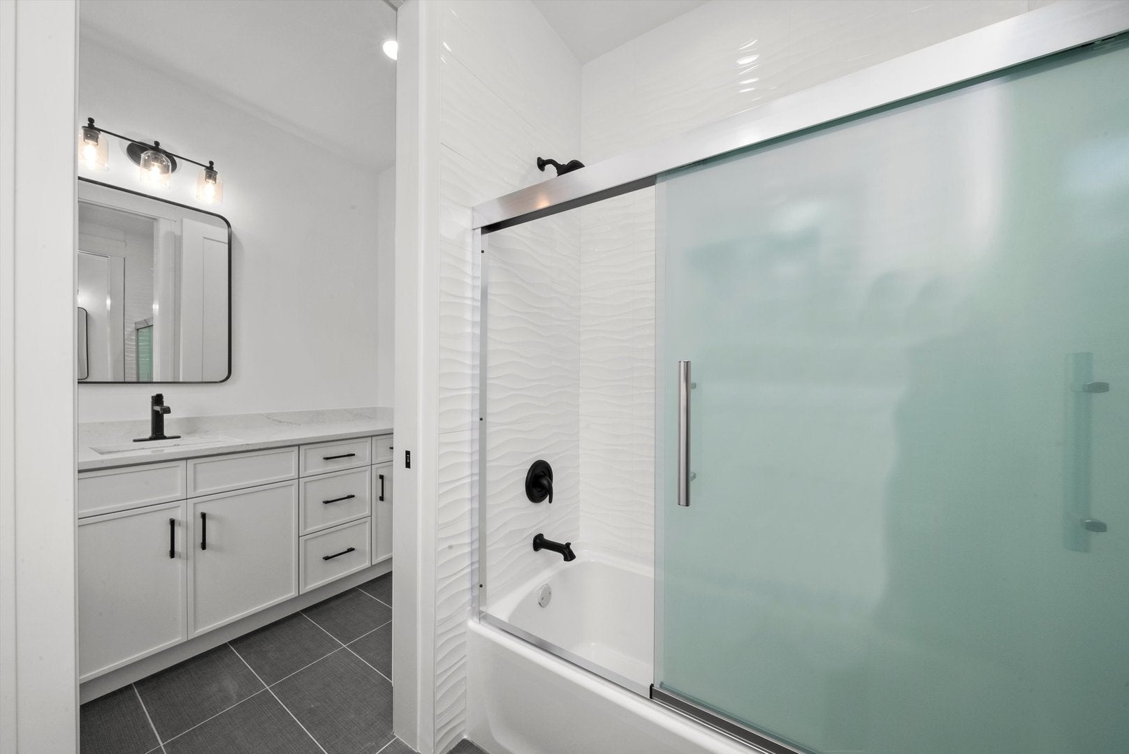 Burr Ridge, Illinois, 60527, United States, 6 Bedrooms Bedrooms, ,6 BathroomsBathrooms,Residential,Active,1929664