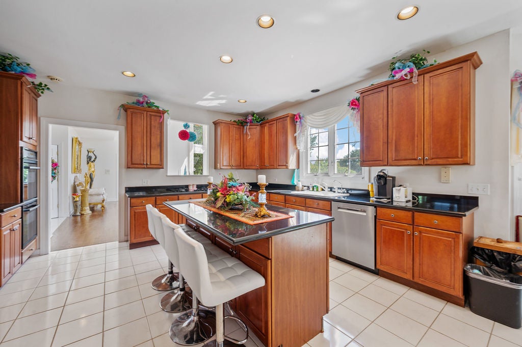 Libertyville, Illinois, 60048, United States, 4 Bedrooms Bedrooms, ,4 BathroomsBathrooms,Residential,Active,2009394