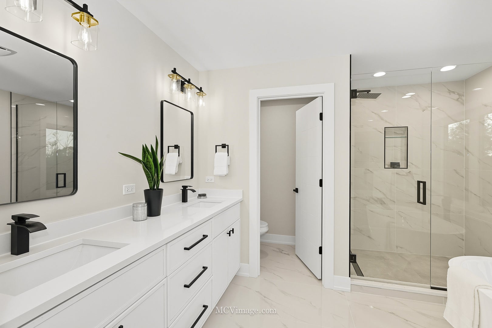 Lombard, Illinois, 60148, United States, 4 Bedrooms Bedrooms, ,4 BathroomsBathrooms,Residential,Active,1959972