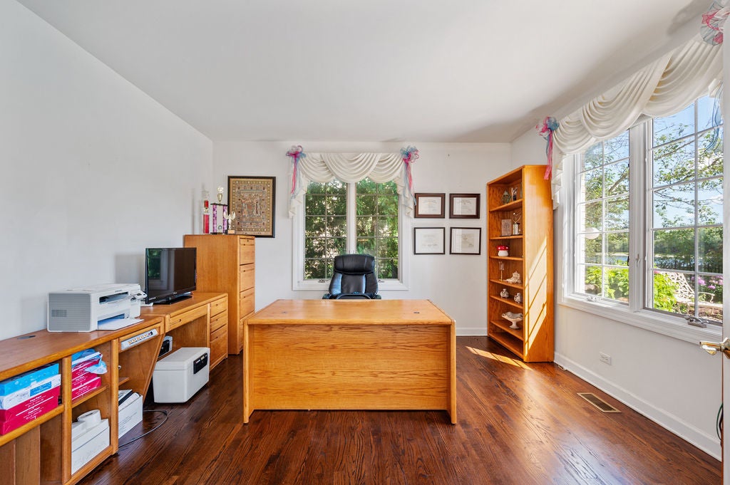 Libertyville, Illinois, 60048, United States, 4 Bedrooms Bedrooms, ,4 BathroomsBathrooms,Residential,Active,1943768