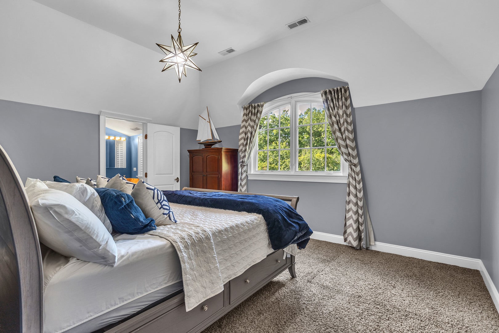 Lake Forest, Illinois, 60045, United States, 5 Bedrooms Bedrooms, ,7 BathroomsBathrooms,Residential,Active,1941347