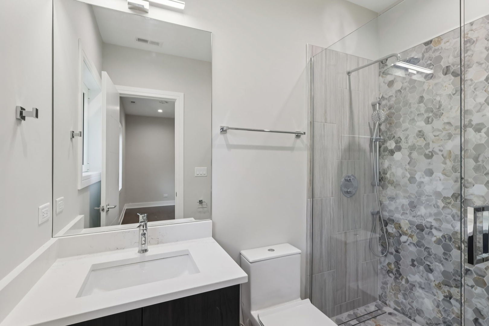 Northbrook, Illinois, 60062, United States, 6 Bedrooms Bedrooms, ,5 BathroomsBathrooms,Residential,Active,1995288