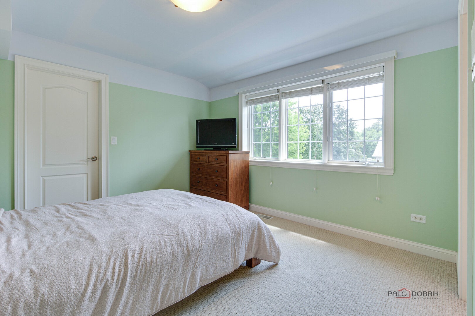 Libertyville, Illinois, 60048, United States, 5 Bedrooms Bedrooms, ,5 BathroomsBathrooms,Residential,Active,1900216