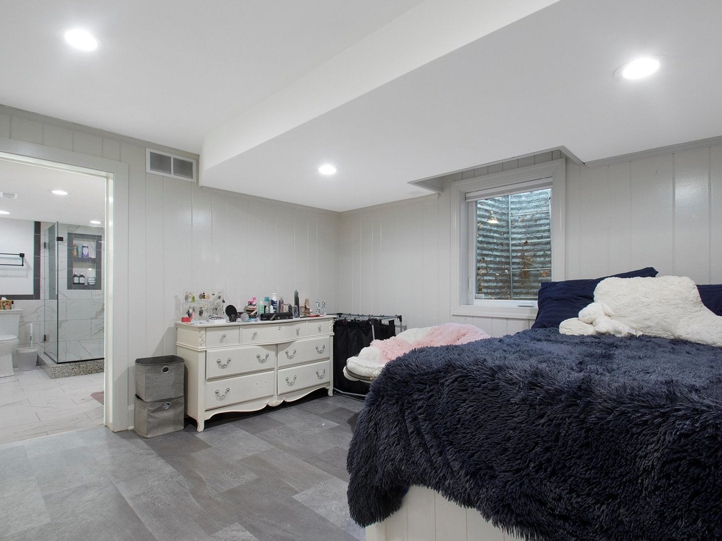 Rockford, Illinois, 61107, United States, 6 Bedrooms Bedrooms, ,7 BathroomsBathrooms,Residential,Active,1987218