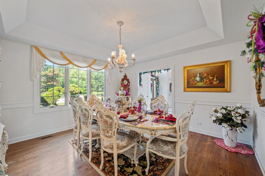 Libertyville, Illinois, 60048, United States, 4 Bedrooms Bedrooms, ,4 BathroomsBathrooms,Residential,Active,2009394