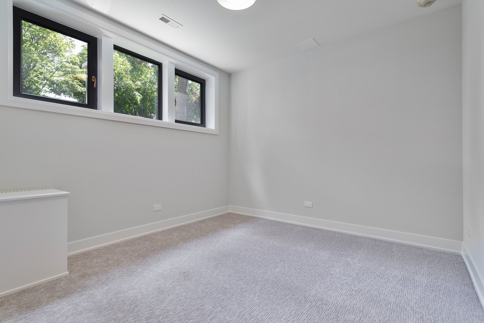 Chicago, Illinois, 60618, United States, 4 Bedrooms Bedrooms, ,5 BathroomsBathrooms,Residential,Active,1929682