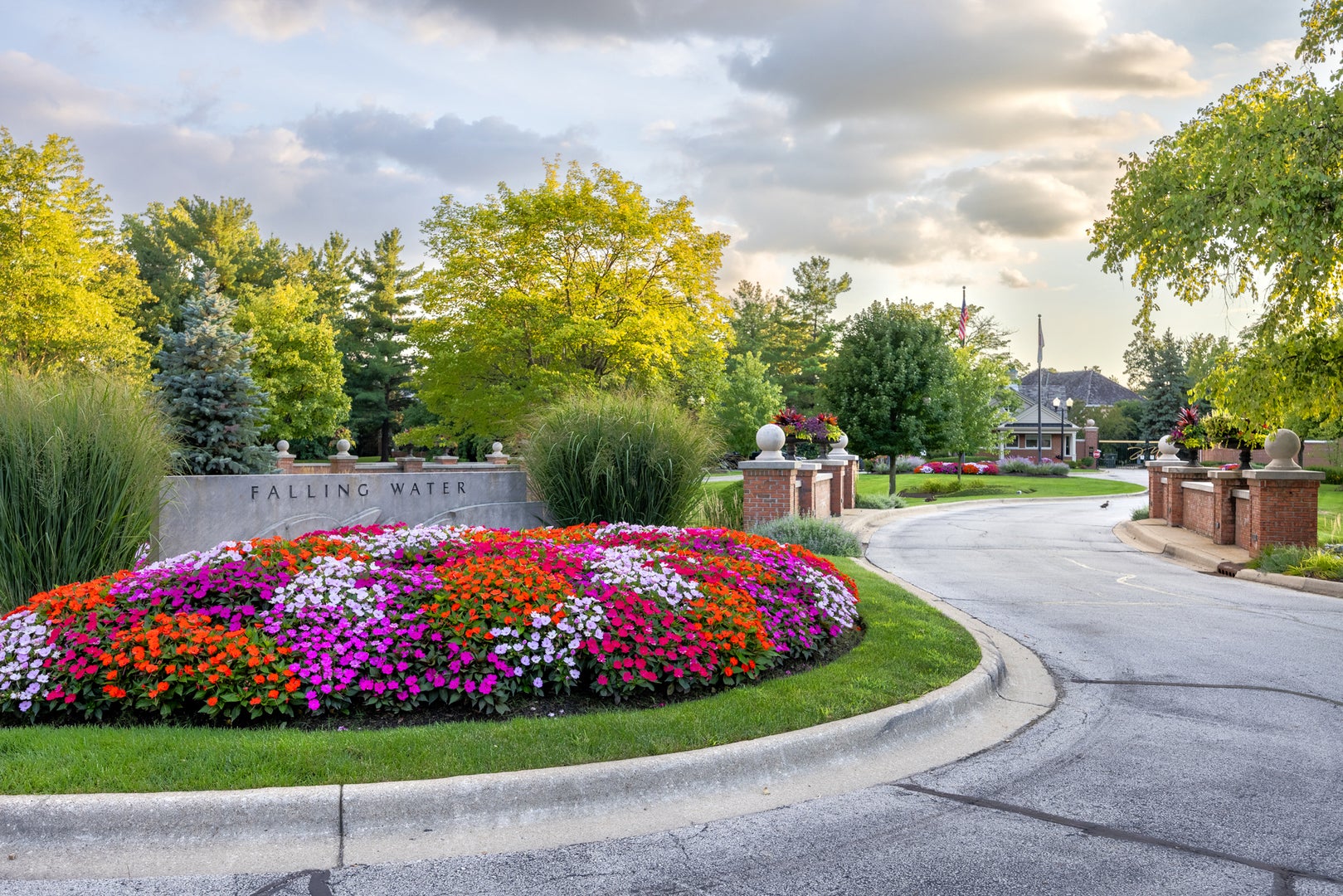 Burr Ridge, Illinois, 60527, United States, 5 Bedrooms Bedrooms, ,6 BathroomsBathrooms,Residential,Active,1927649