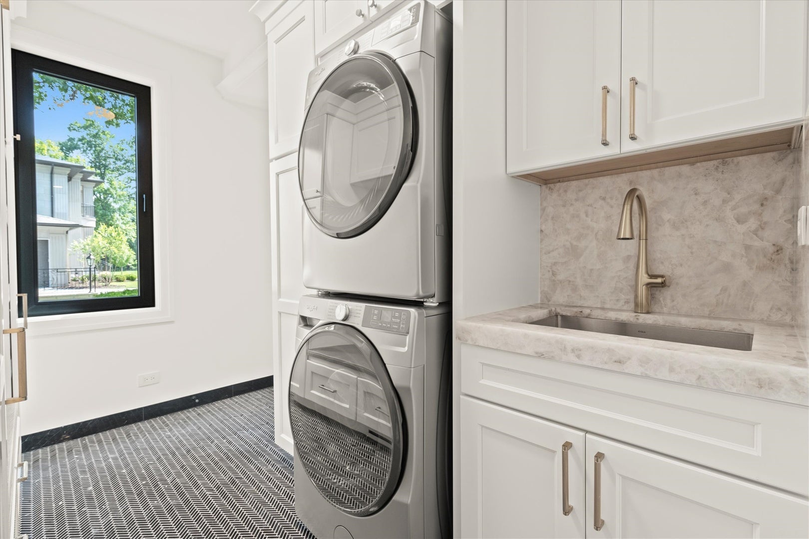 Burr Ridge, Illinois, 60527, United States, 5 Bedrooms Bedrooms, ,6 BathroomsBathrooms,Residential,Active,1995246