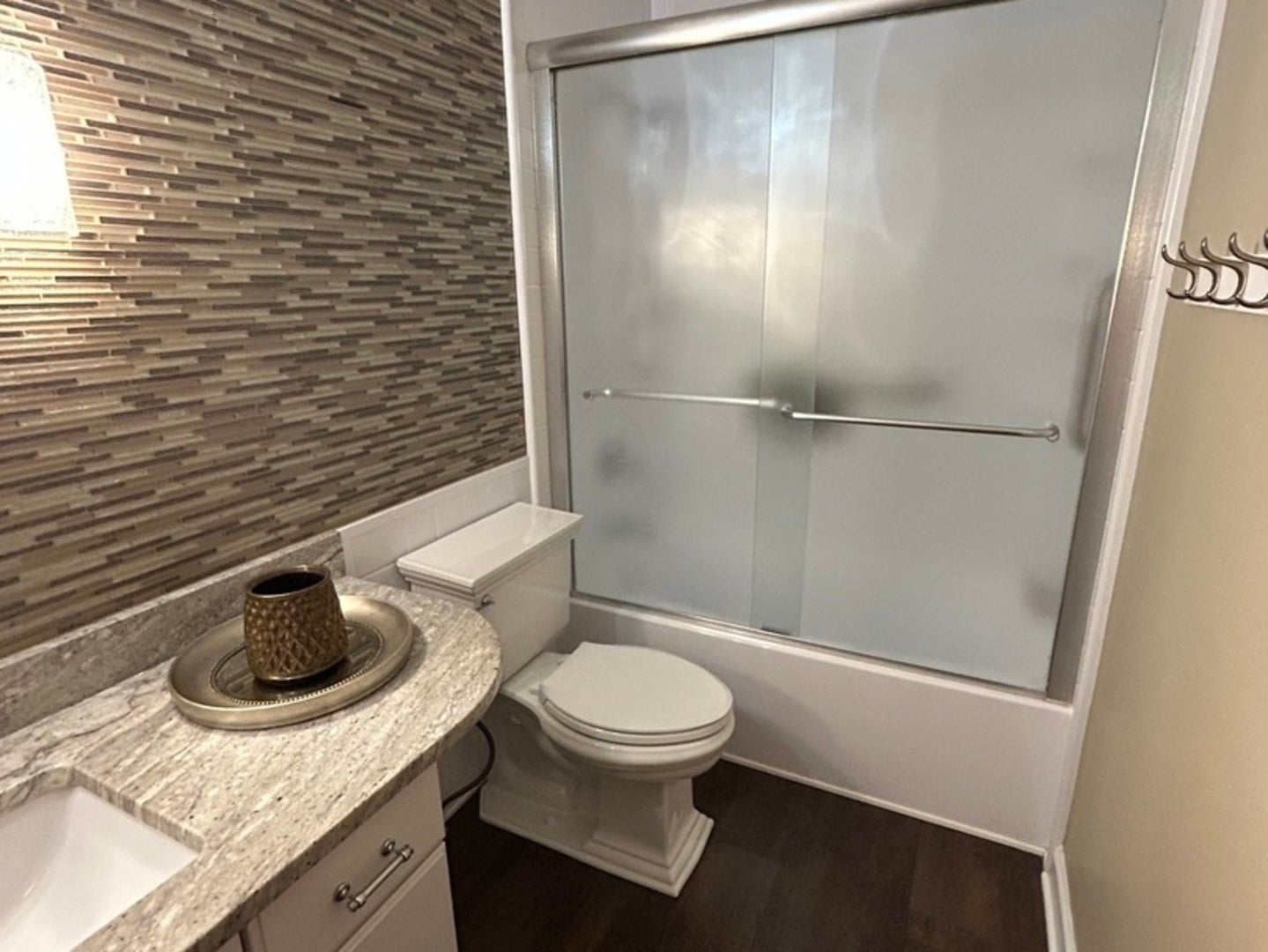 Oak Brook, Illinois, 60523, United States, 2 Bedrooms Bedrooms, ,2 BathroomsBathrooms,Residential,Active,2028166
