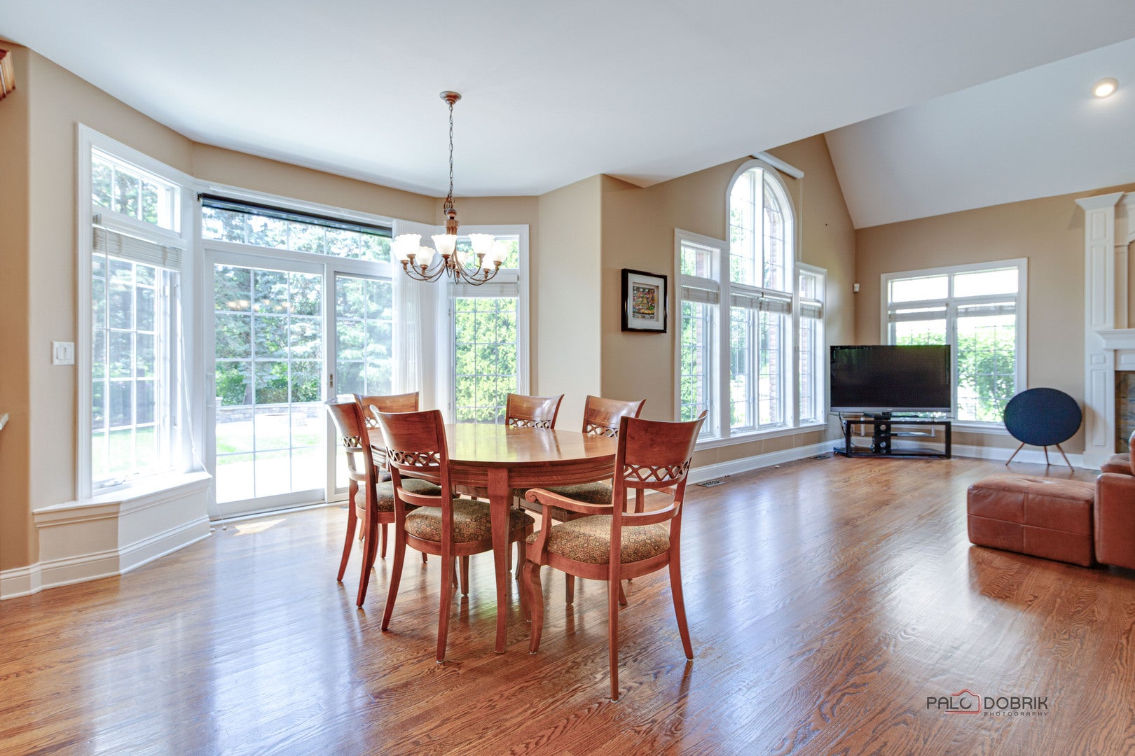 Libertyville, Illinois, 60048, United States, 5 Bedrooms Bedrooms, ,5 BathroomsBathrooms,Residential,Active,1900216
