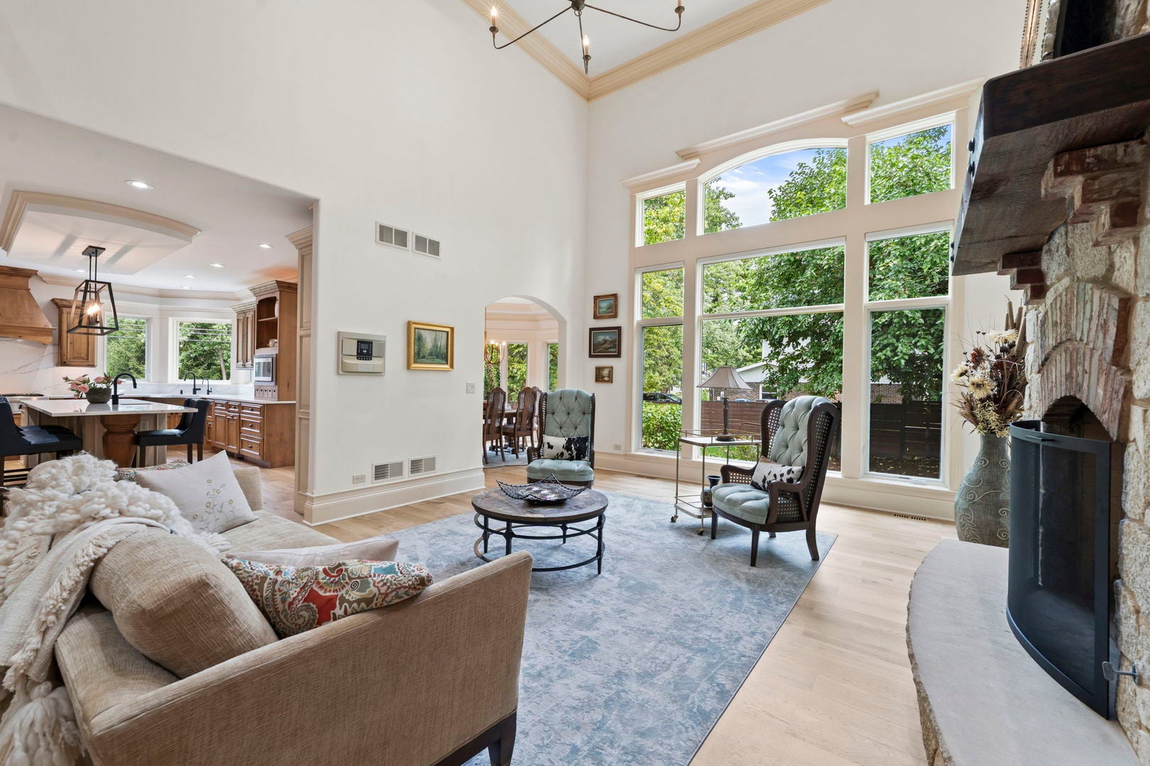 Wheaton, Illinois, 60187, United States, 6 Bedrooms Bedrooms, ,5 BathroomsBathrooms,Residential,Active,1926883