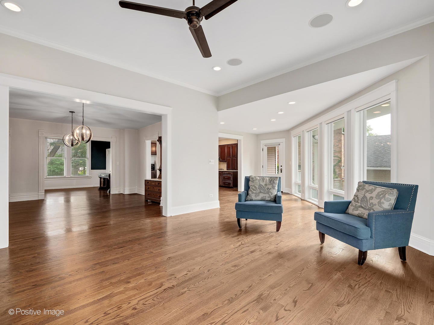 Wheaton, Illinois, 60187, United States, 4 Bedrooms Bedrooms, ,3 BathroomsBathrooms,Residential,Active,1922330