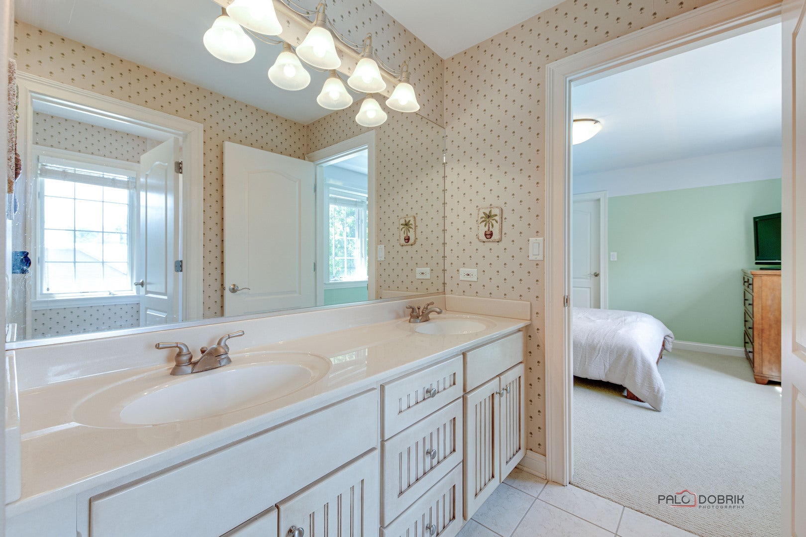 Libertyville, Illinois, 60048, United States, 5 Bedrooms Bedrooms, ,5 BathroomsBathrooms,Residential,Active,1900216