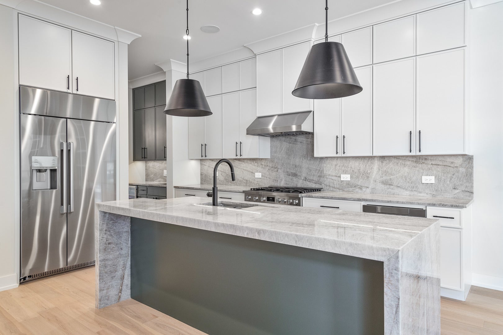 Chicago, Illinois, 60618, United States, 4 Bedrooms Bedrooms, ,5 BathroomsBathrooms,Residential,Active,1929682