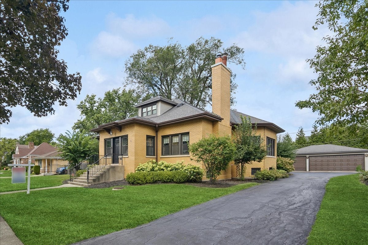 Park Ridge, Illinois, 60068, United States, 5 Bedrooms Bedrooms, ,3 BathroomsBathrooms,Residential,Active,1929446