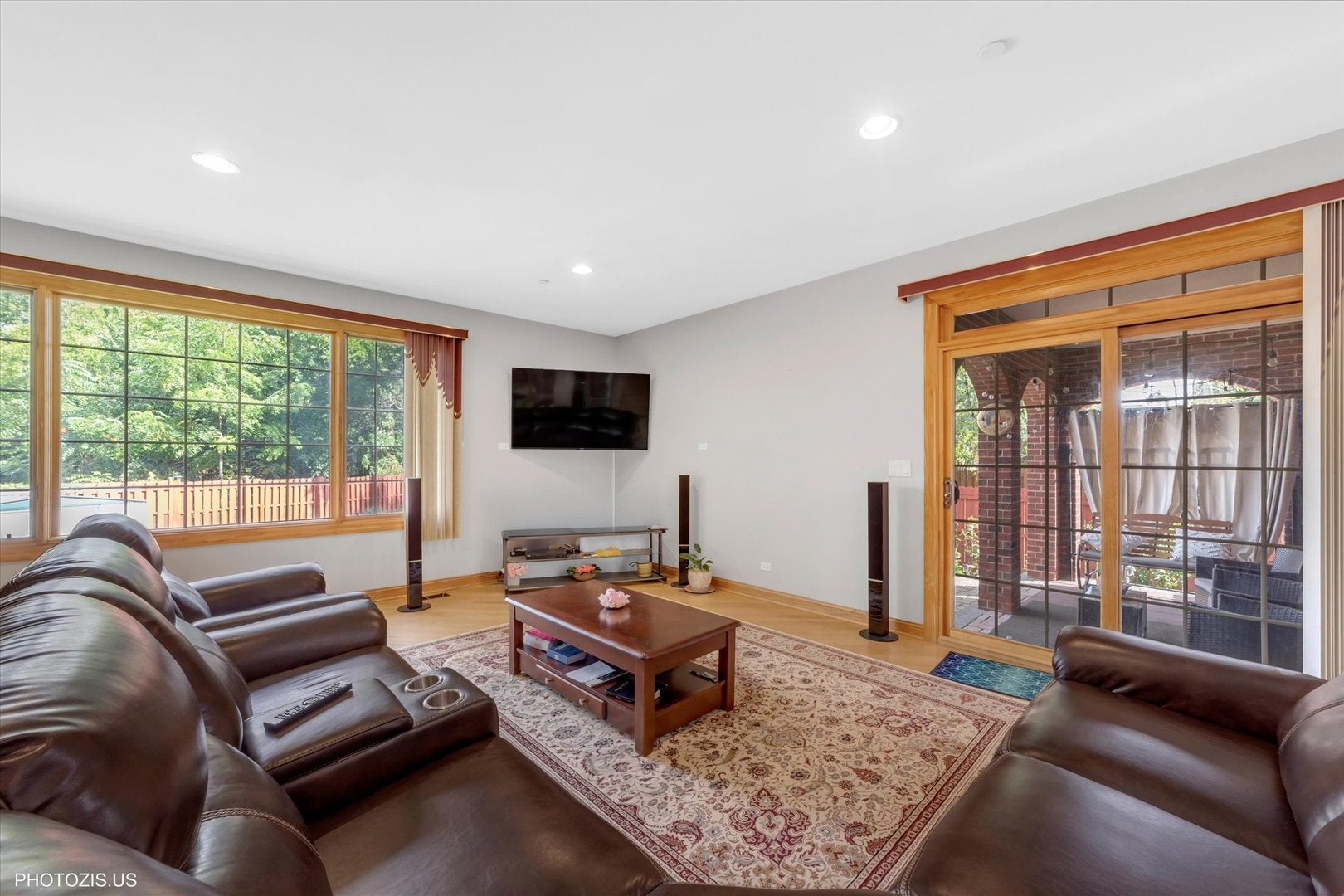 Des Plaines, Illinois, 60016, United States, 5 Bedrooms Bedrooms, ,7 BathroomsBathrooms,Residential,Active,1967112