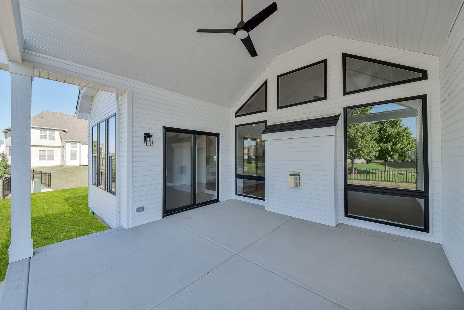 West Chicago, Illinois, 60185, United States, 2 Bedrooms Bedrooms, ,2 BathroomsBathrooms,Residential,Active,1986878