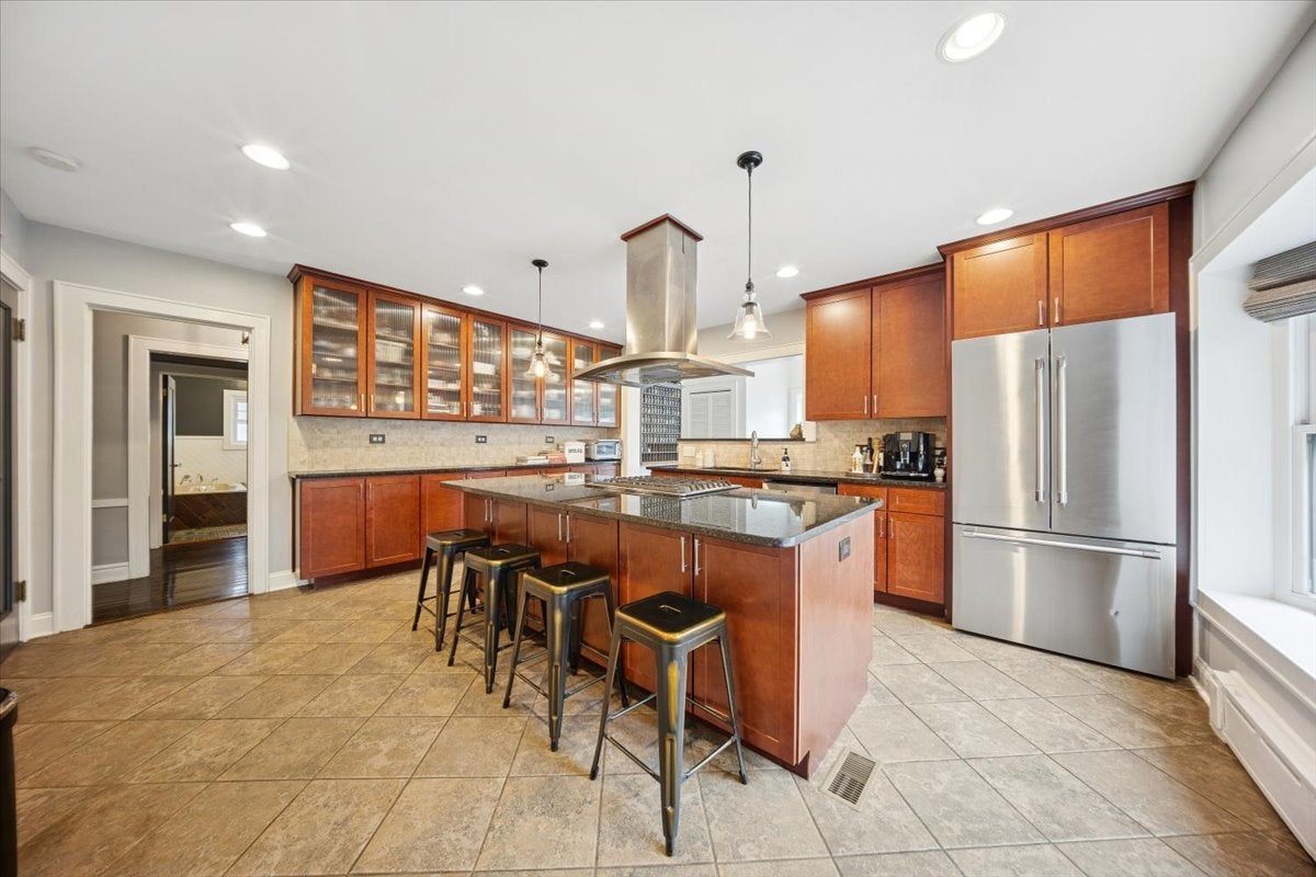 Park Ridge, Illinois, 60068, United States, 5 Bedrooms Bedrooms, ,3 BathroomsBathrooms,Residential,Active,1929446