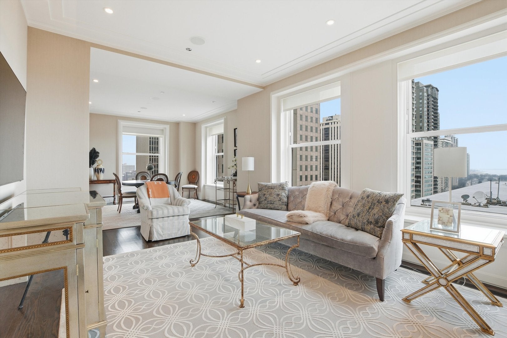 Chicago, Illinois, 60611, United States, 3 Bedrooms Bedrooms, ,4 BathroomsBathrooms,Residential,Active,2009382