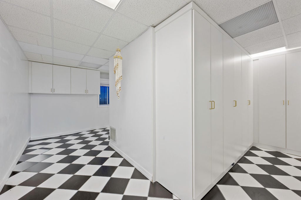 Libertyville, Illinois, 60048, United States, 4 Bedrooms Bedrooms, ,4 BathroomsBathrooms,Residential,Active,2009394