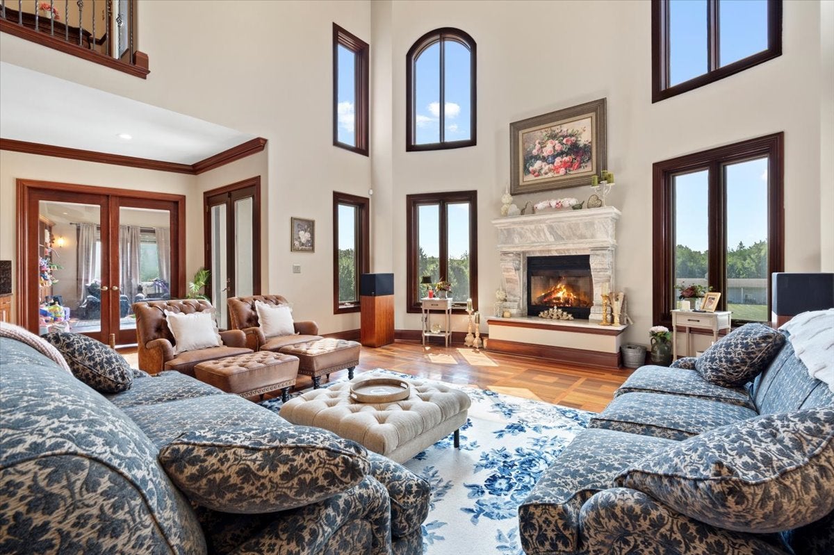 Barrington, Illinois, 60010, United States, 5 Bedrooms Bedrooms, ,7 BathroomsBathrooms,Residential,Active,1914793