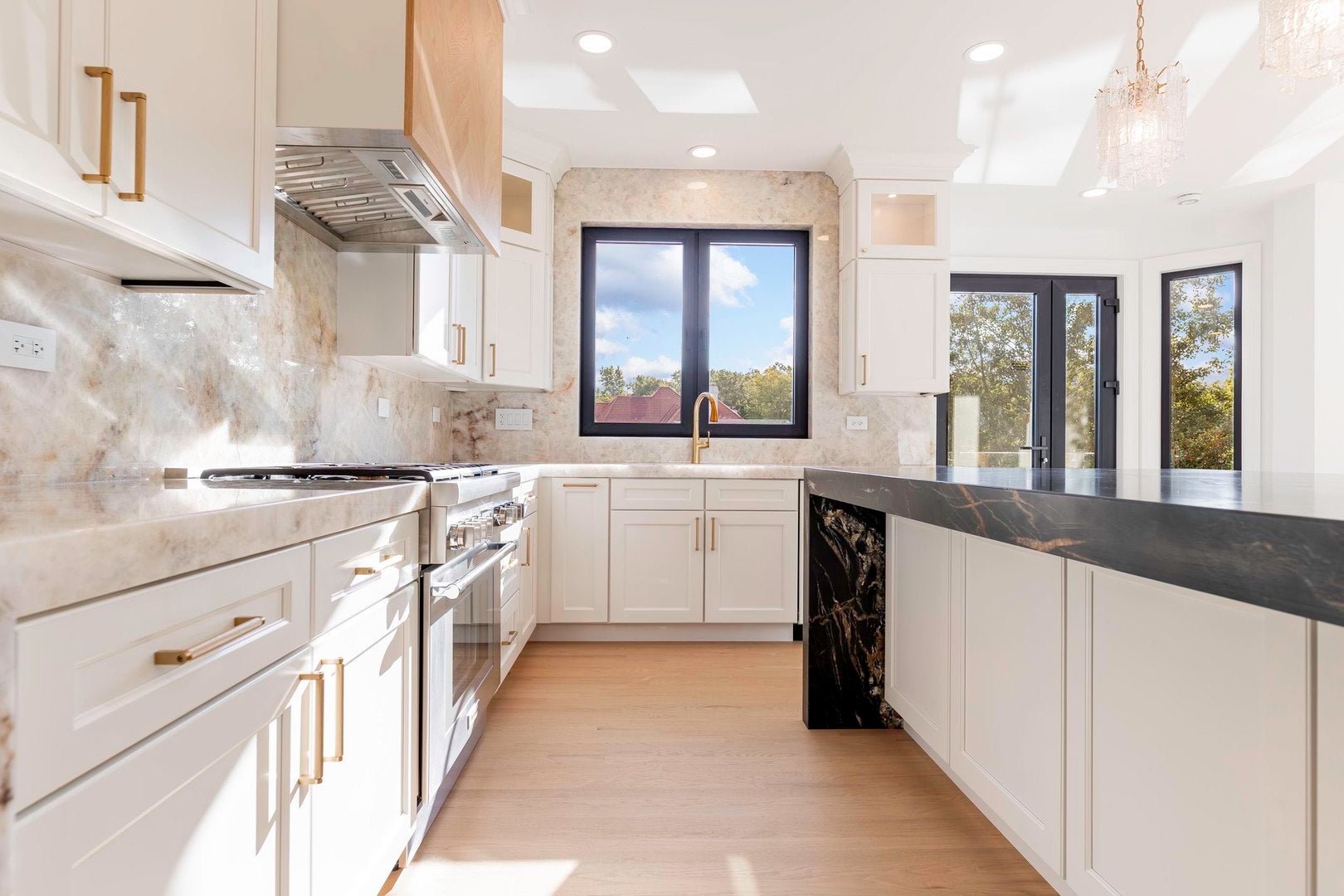 Burr Ridge, Illinois, 60527, United States, 5 Bedrooms Bedrooms, ,6 BathroomsBathrooms,Residential,Active,1995246