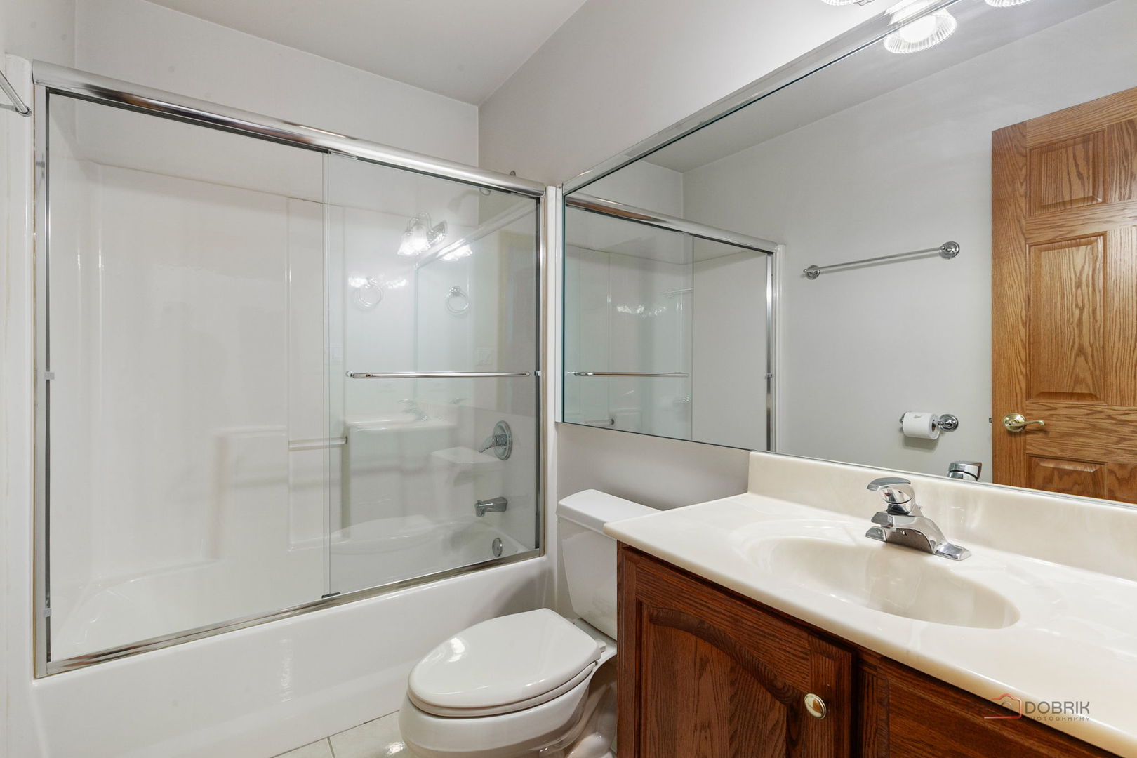 Mundelein, Illinois, 60060, United States, 4 Bedrooms Bedrooms, ,5 BathroomsBathrooms,Residential,Active,1934797