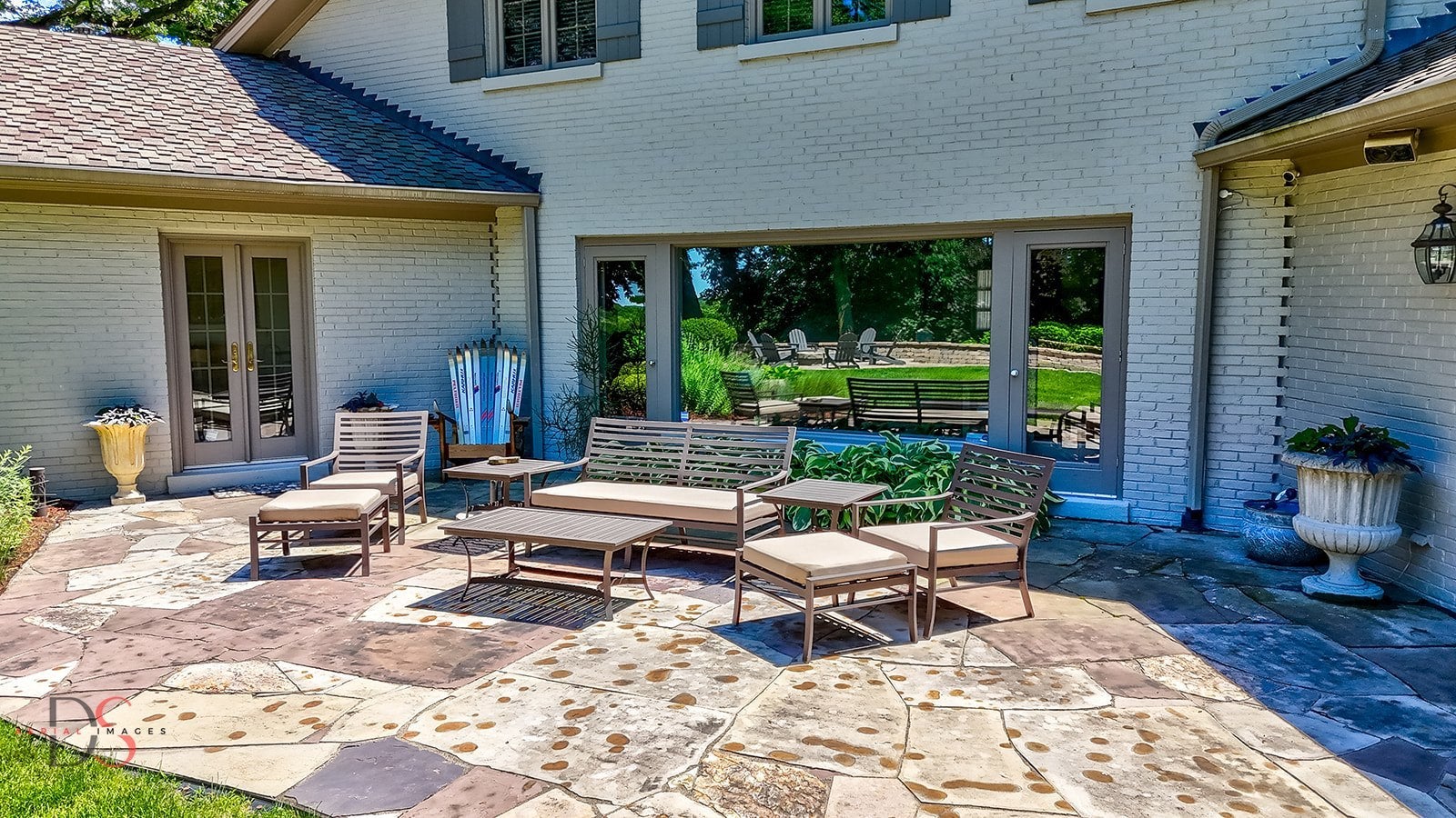 Ottawa, Illinois, 61350, United States, 4 Bedrooms Bedrooms, ,7 BathroomsBathrooms,Residential,Active,1953376