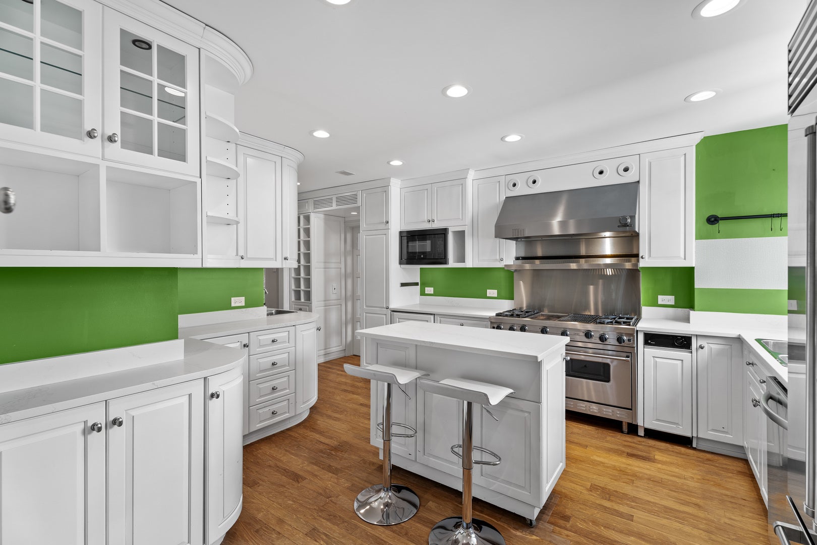 Chicago, Illinois, 60657, United States, 5 Bedrooms Bedrooms, ,4 BathroomsBathrooms,Residential,Active,1990638