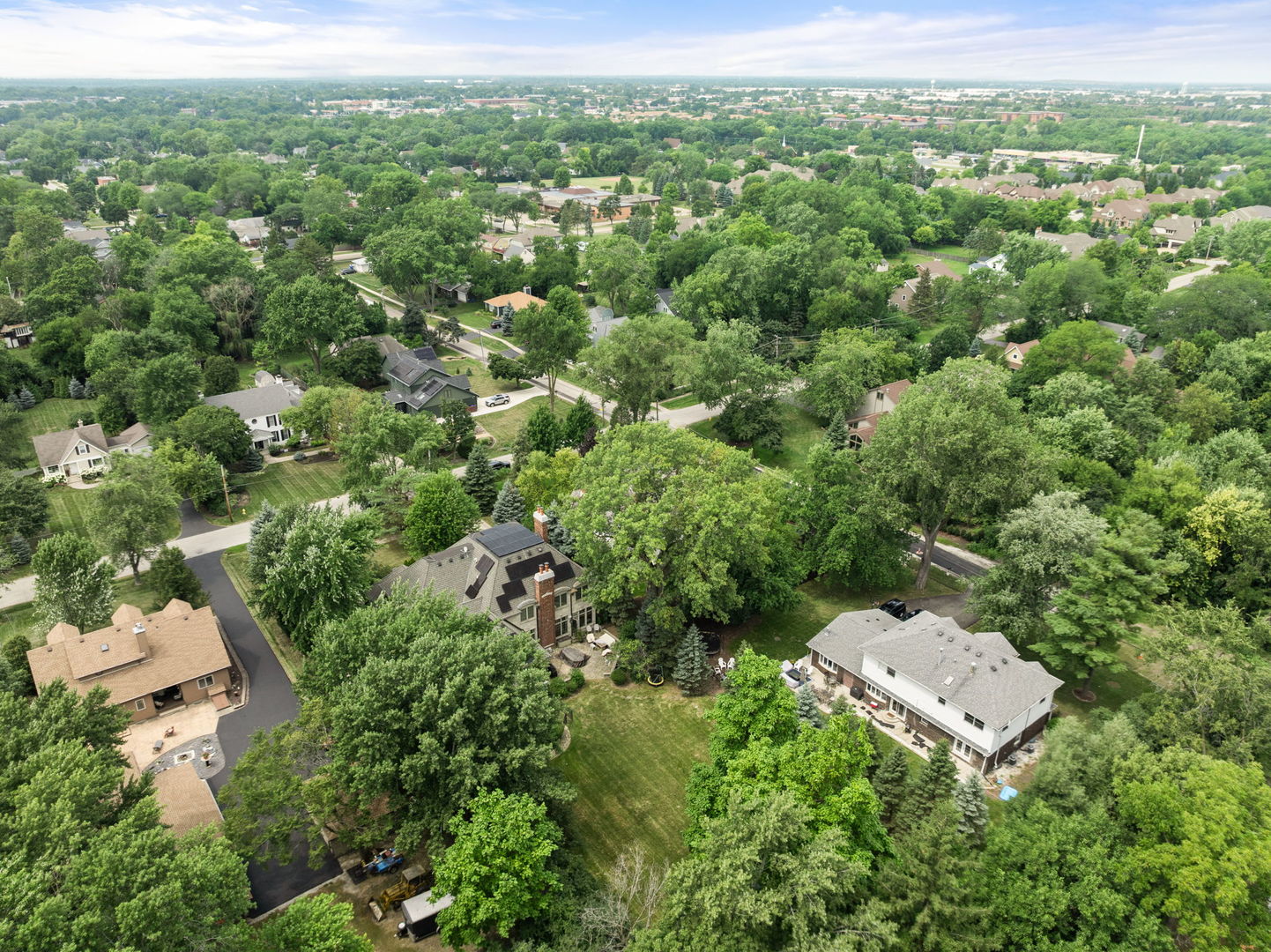 Wheaton, Illinois, 60187, United States, 6 Bedrooms Bedrooms, ,5 BathroomsBathrooms,Residential,Active,1926883