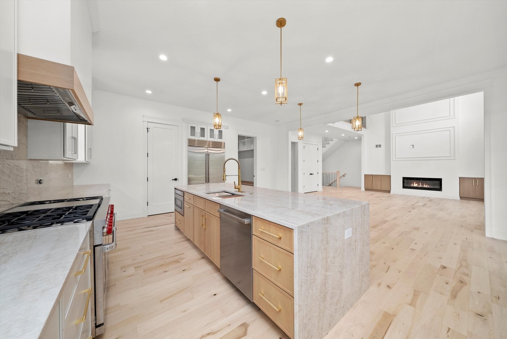 Burr Ridge, Illinois, 60527, United States, 6 Bedrooms Bedrooms, ,6 BathroomsBathrooms,Residential,Active,1929664