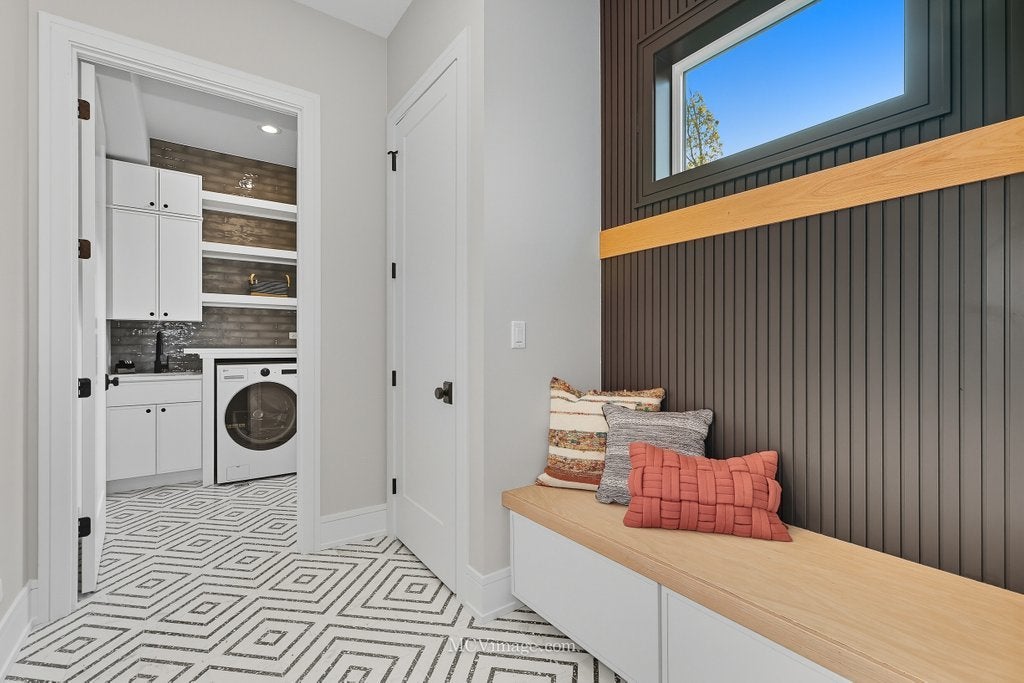 Lemont, Illinois, 60439, United States, 5 Bedrooms Bedrooms, ,6 BathroomsBathrooms,Residential,Active,1954005