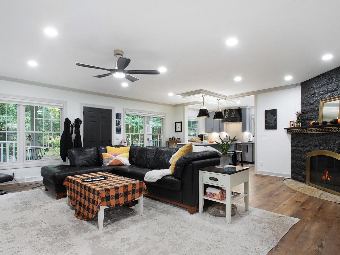 Rockford, Illinois, 61107, United States, 6 Bedrooms Bedrooms, ,7 BathroomsBathrooms,Residential,Active,1922304