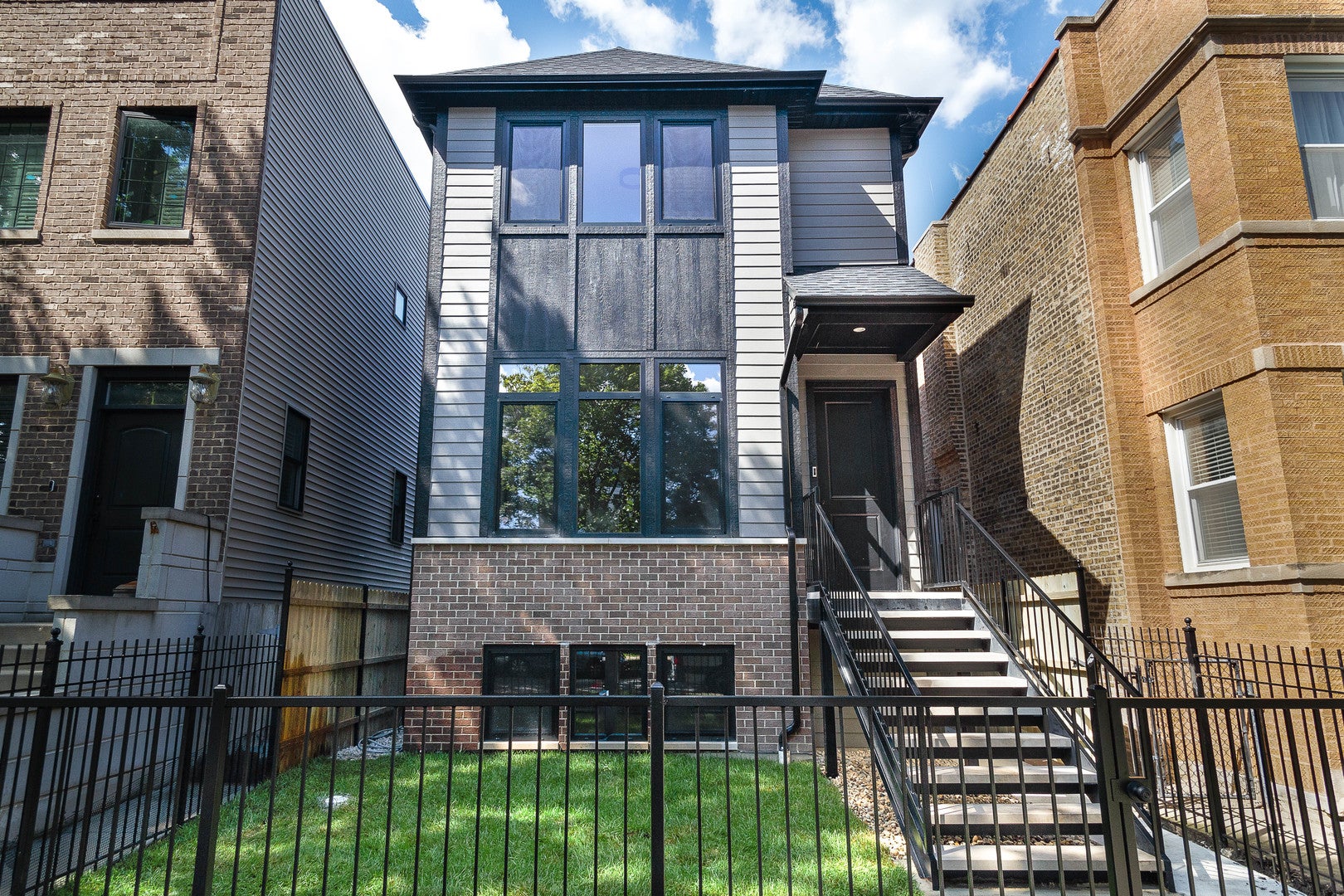 Chicago, Illinois, 60618, United States, 4 Bedrooms Bedrooms, ,5 BathroomsBathrooms,Residential,Active,1929682