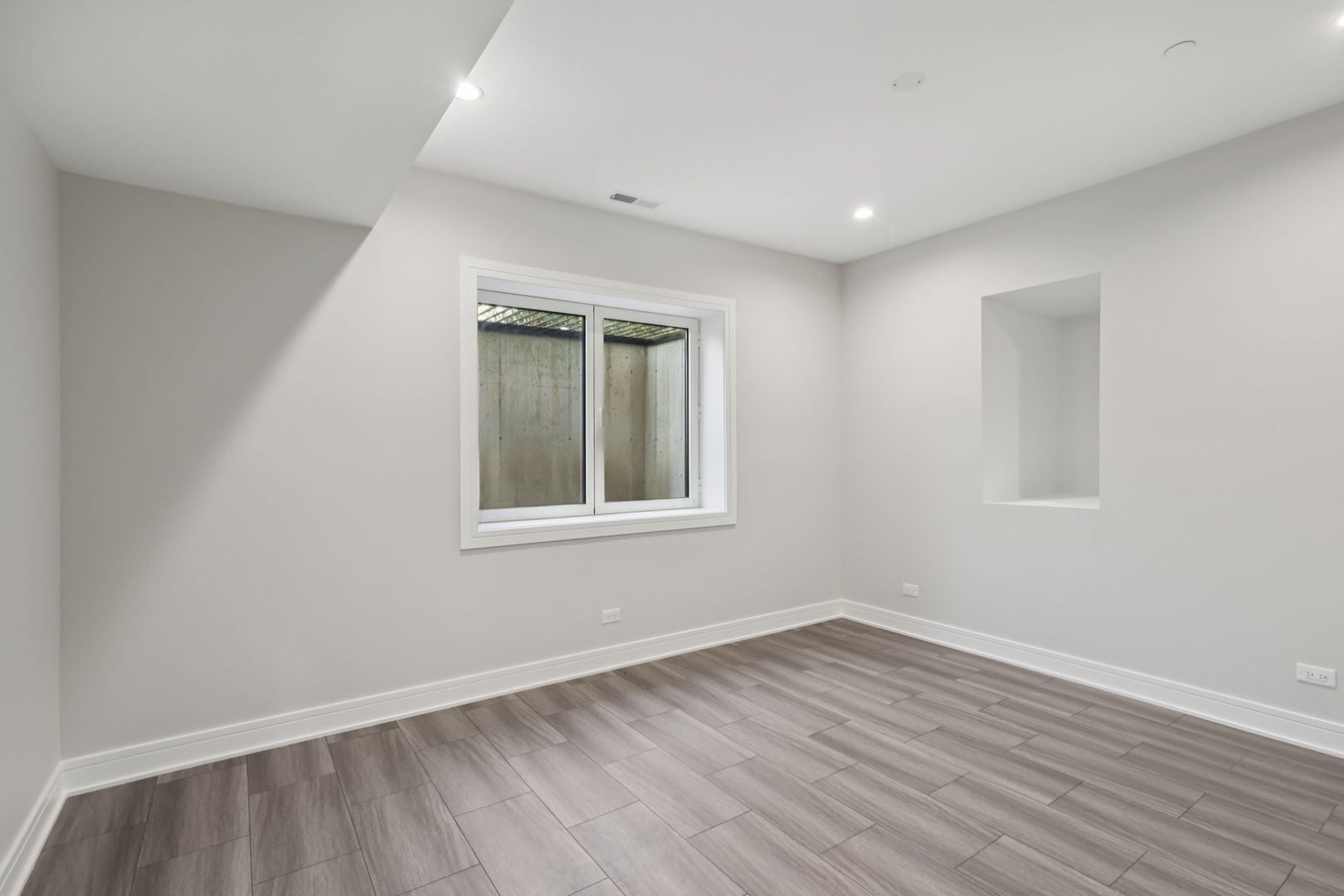 Northbrook, Illinois, 60062, United States, 6 Bedrooms Bedrooms, ,5 BathroomsBathrooms,Residential,Active,1995288