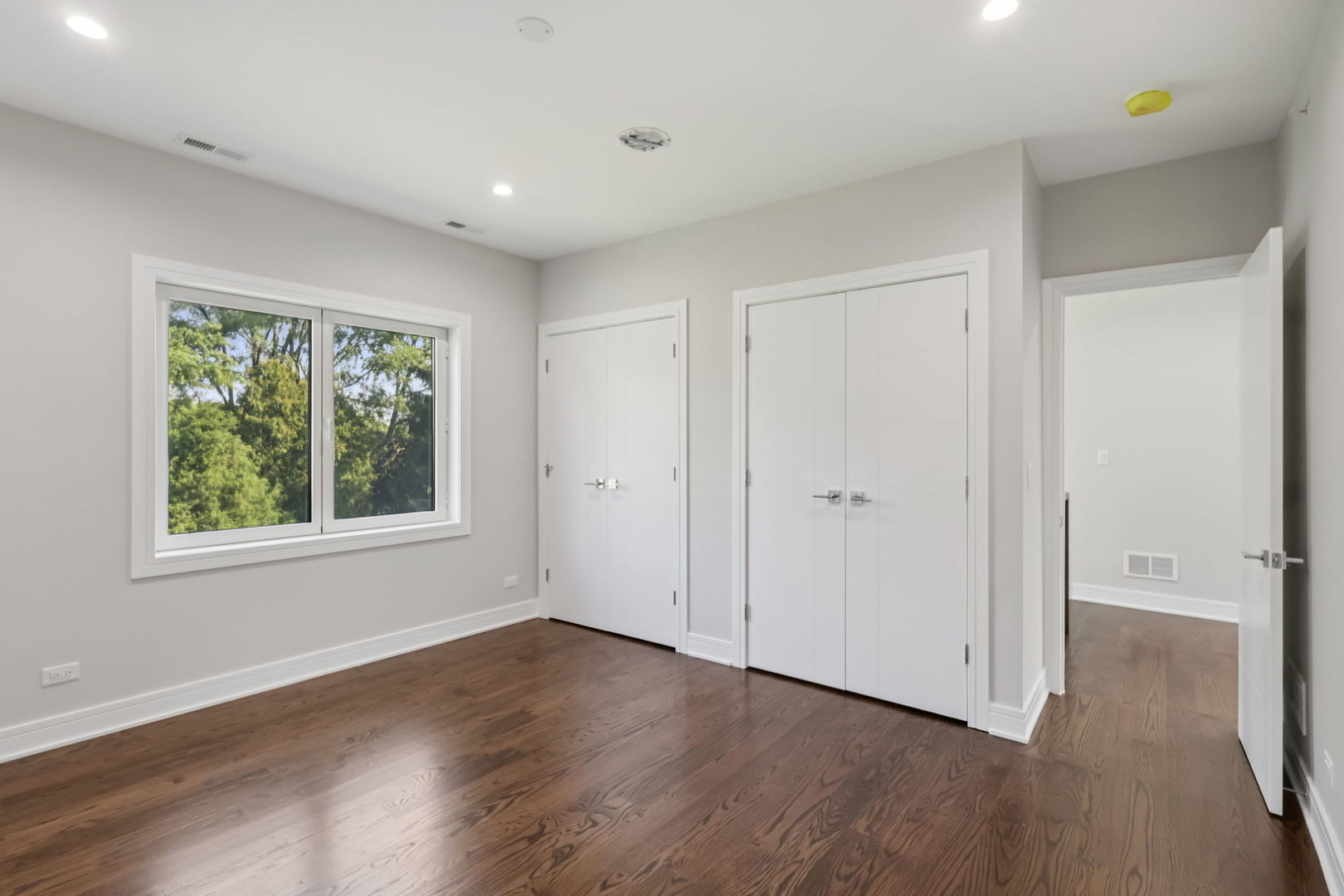 Northbrook, Illinois, 60062, United States, 6 Bedrooms Bedrooms, ,5 BathroomsBathrooms,Residential,Active,1995288