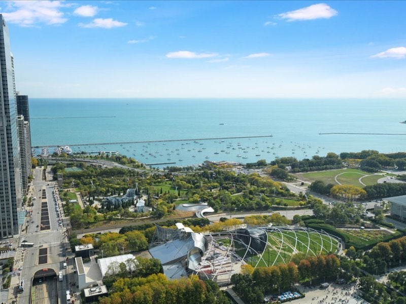 Chicago, Illinois, 60602, United States, 3 Bedrooms Bedrooms, ,3 BathroomsBathrooms,Residential,Active,1969671