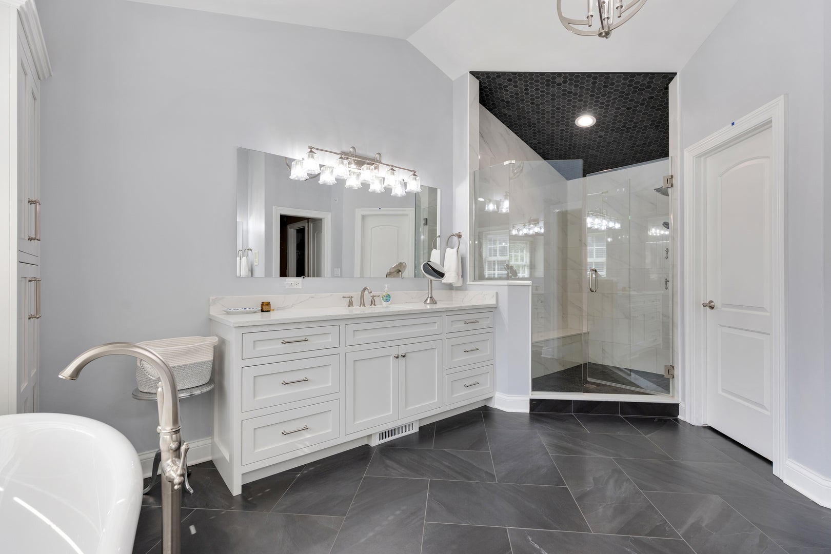 Libertyville, Illinois, 60048, United States, 5 Bedrooms Bedrooms, ,5 BathroomsBathrooms,Residential,Active,1942347